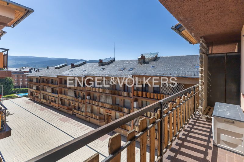 Foto 6ee35dcb-4ffa-43ca-afc3-7bdb05d77da8. Apartament amb calefacció piscina a Puigcerdà