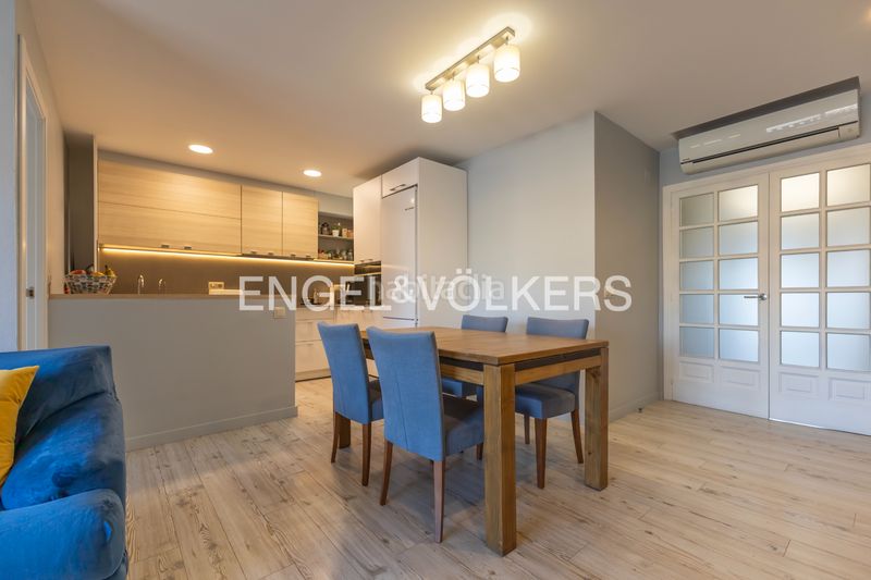 Foto 9e1961df-9012-411c-8461-fbb3debd89de. Apartament amb calefacció piscina a Puigcerdà