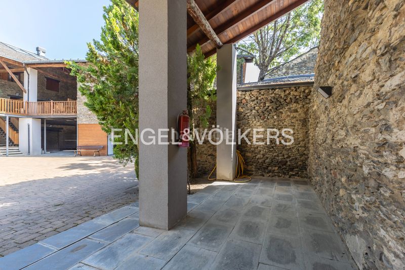 Foto a0c3a497-f533-4a12-b523-8fab85d9e4e8. Casa adossada a carrer camí ral 13 a Bolvir