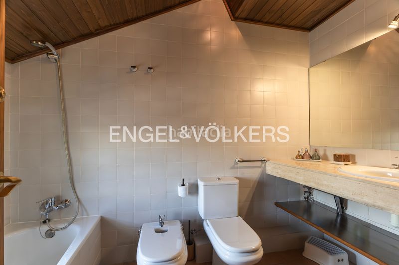 Foto ae72a085-7778-42ee-9bd0-98e21e47e178. Casa adossada a carrer camí ral 13 a Bolvir