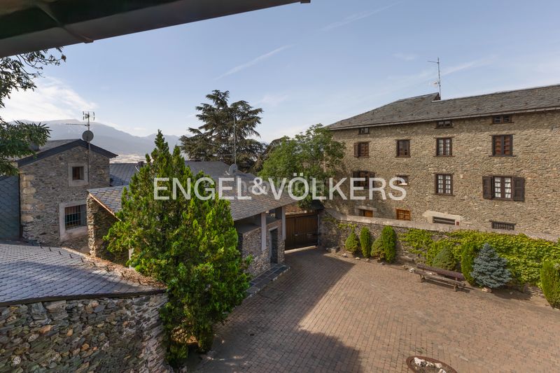 Foto c20dfae9-3c54-43ae-970b-6f70e688f3bc. Casa adossada a carrer camí ral 13 a Bolvir
