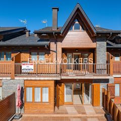 Casa a schiera in Puigcerdà. Impecable casa adosada en puigcerdà con terraza y altillo
