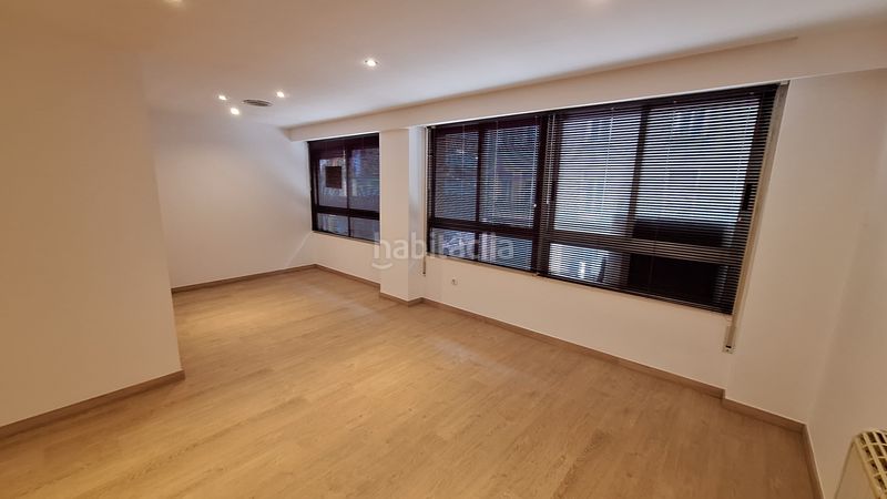 Foto 21d46d1d-4e1a-4f5f-9d39-36a7f0daf2f6. Miete büro in Centro Ourense