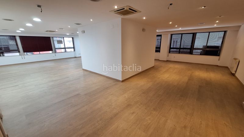 Foto 4d48bbbb-0007-490a-af9a-06e4b54ba413. Miete büro in Centro Ourense
