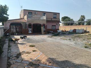 Terreny residencial a Pedanías Norte. Chalet en la herradera
