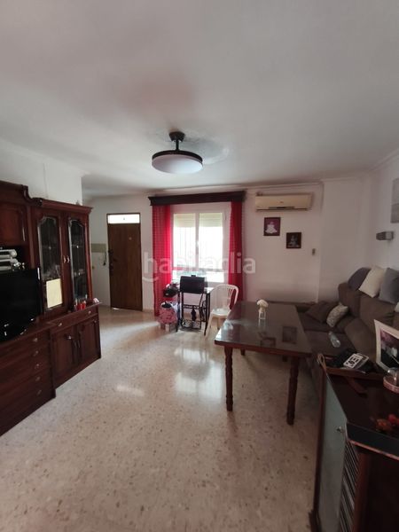Foto 32d5fd66-ad6a-432a-a9d2-5acbba600a02. Casa adossada a Centro Utrera