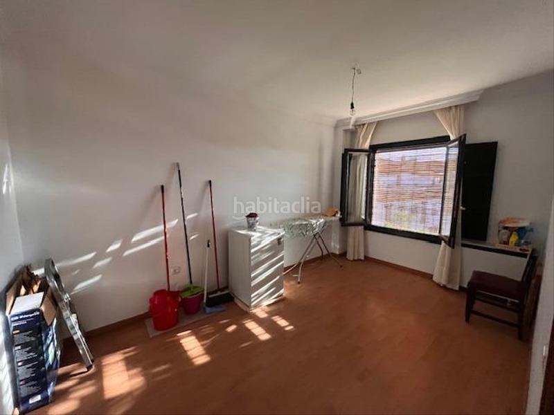Foto 520a4b8f-7b09-4b96-aa2d-debc49a3d4ba. Piso gran piso en venta en pleno centro de la zubia en Zubia (La)