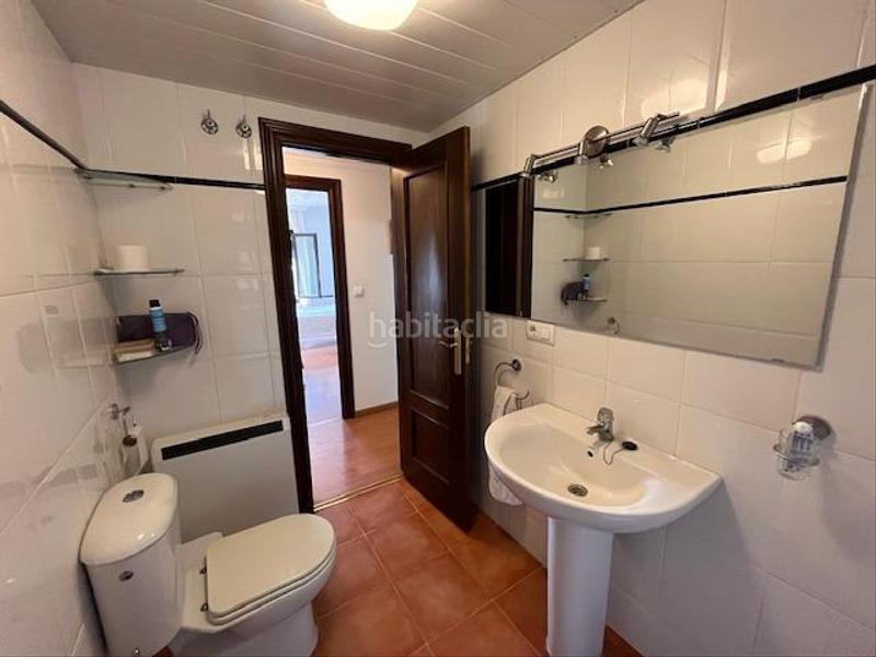 Foto 99e7374f-7cb2-4b39-b0c0-aadcfc5b8af7. Piso gran piso en venta en pleno centro de la zubia en Zubia (La)