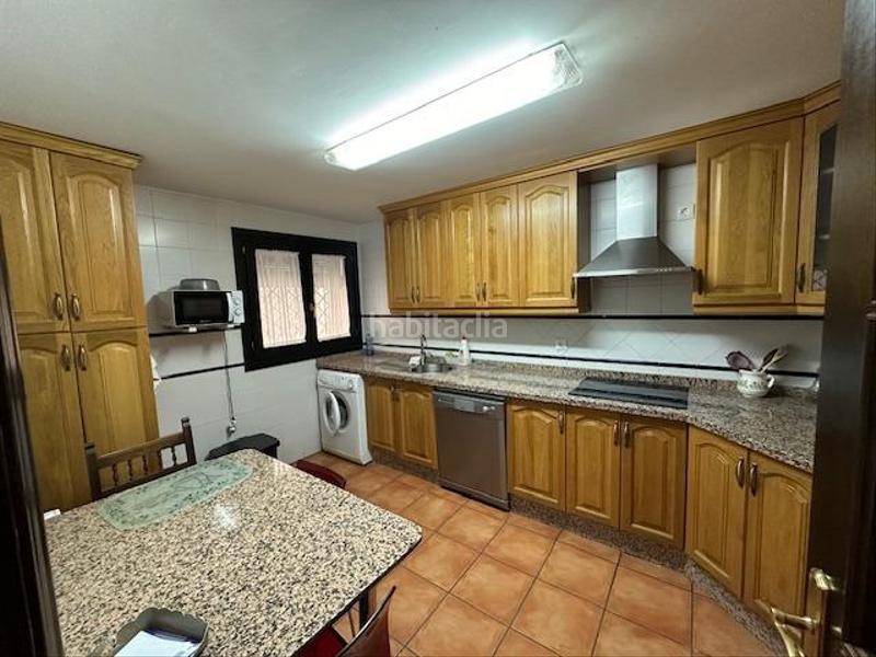 Foto cdab1755-6d2c-4f2a-8653-4942c9291aa4. Piso gran piso en venta en pleno centro de la zubia en Zubia (La)
