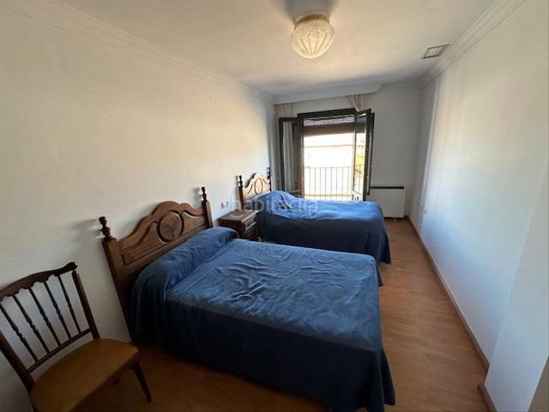 Foto d50fef2e-979f-4995-b9a2-9e4d48782a15. Piso gran piso en venta en pleno centro de la zubia en Zubia (La)