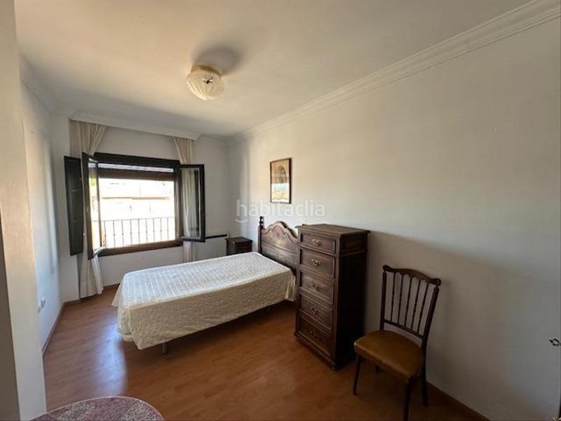 Foto e6b4c8f7-3fb2-4726-8415-7ab5d23a651f. Piso gran piso en venta en pleno centro de la zubia en Zubia (La)