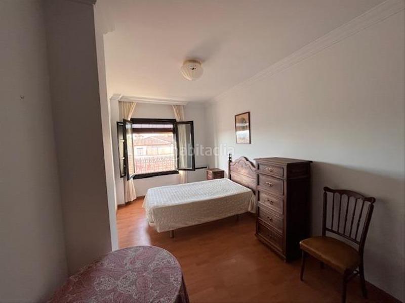 Foto f5997238-f805-4c67-9617-33b8c69638a8. Piso gran piso en venta en pleno centro de la zubia en Zubia (La)