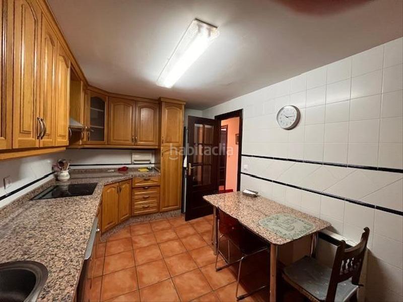 Foto f6111034-35df-40d5-b8d8-8cf39456236d. Piso gran piso en venta en pleno centro de la zubia en Zubia (La)