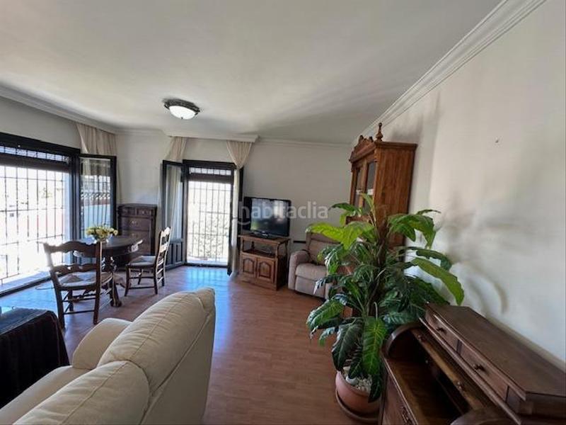 Foto f90b3a24-5d20-496a-ae34-1369e526f2f9. Piso gran piso en venta en pleno centro de la zubia en Zubia (La)
