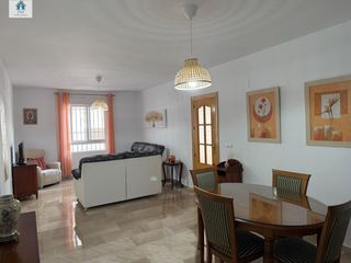 Miete Etagenwohnung in La Zubia Ciudad. Alquiler de piso en la zubia