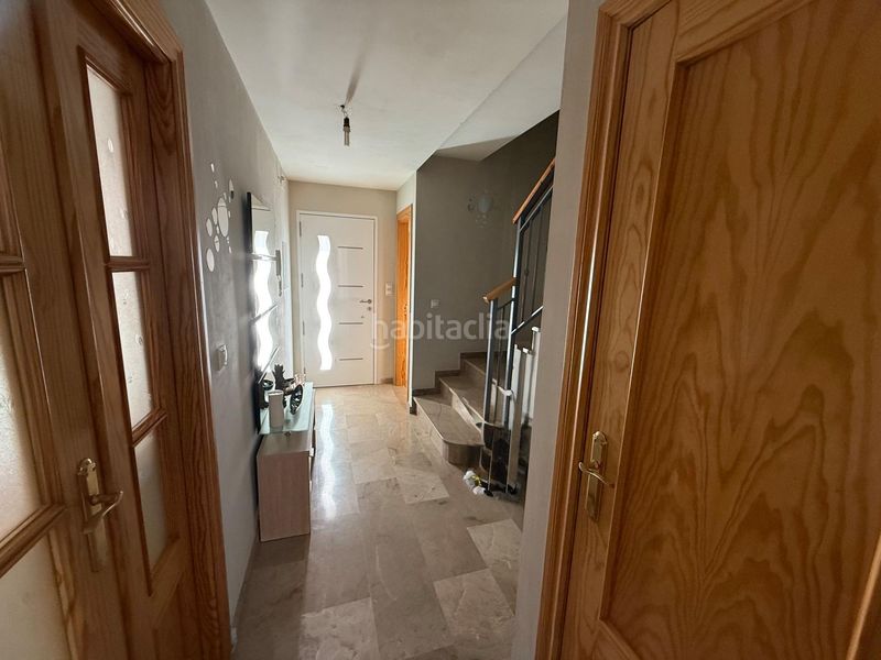 Foto 126438f3-4a1a-4a30-aa9b-1c4f5f66b2a2. Casa adossada amb calefacció aparcament a Gójar