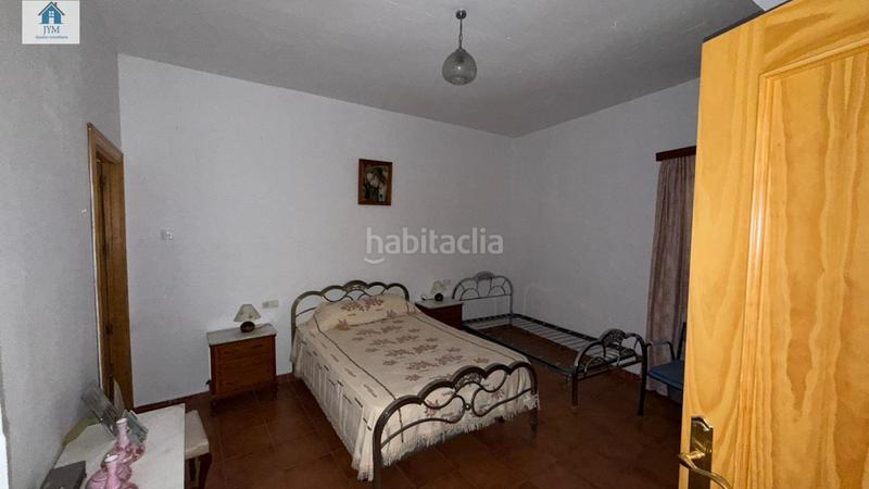 Foto caba1662-3af1-44f1-918d-96682db01829. Masia amb aparcament a Gójar