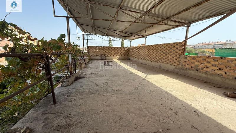 Foto eede9dfe-4980-40e8-9057-28b2008fb34a. Masia amb aparcament a Gójar