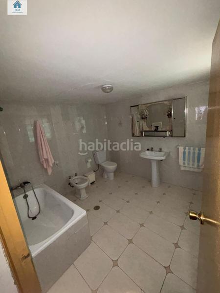 Foto f82b9766-3bcc-48ab-b3a8-7330f6a3d0aa. Masia amb aparcament a Gójar