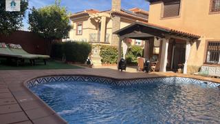 Chalet in La Zubia Ciudad. Venta de magnífico chalet en la zubia