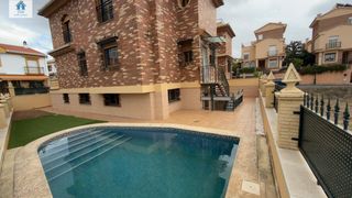 Chalet à Cájar. Chalet independiente a la venta en cajar.