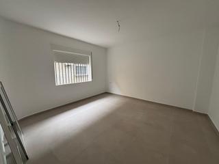 Maison jumelée à La Zubia Ciudad. Casa adosada totalmente reformada en la zubia