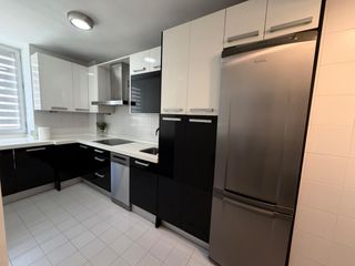 Location Appartement à Camino de los Neveros - Serrallo. Piso en alquiler de tres habitaciones