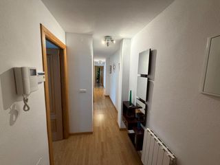 Miete Etagenwohnung in La Zubia Ciudad. Alquiler de piso espacioso en la zubia