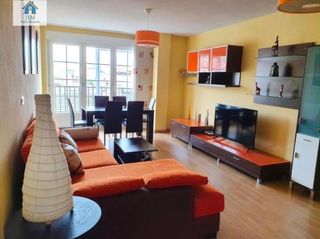 Rent Flat in La Zubia Ciudad. Alquiler de piso espacioso en la zubia