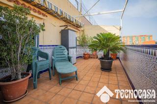 Dachwohnung in Lloreda. Ático en venta en badalona