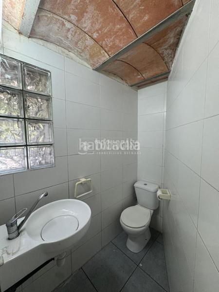 Foto 4caf5897-aa12-4a89-96ad-c8ad511b1c9b. Local comercial almacén en venta en La Salut Badalona