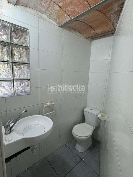 Foto 7a7bcf83-fc10-4cfe-b045-eb1858e83063. Local comercial almacén en venta en La Salut Badalona