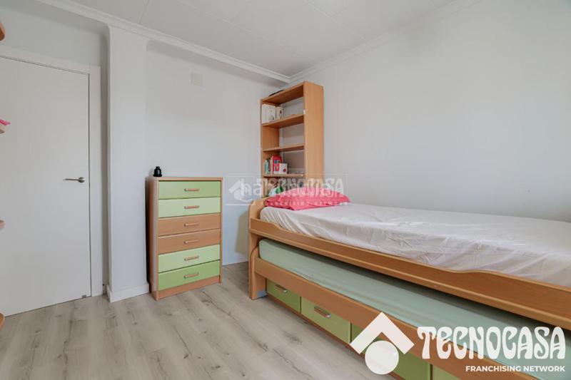 Foto bed76c7e-ec26-4184-9aa2-b4a9d3e47b55. Piso  en venta en Llefià Badalona