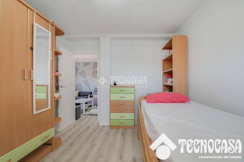 Foto db62fc53-d0ea-4415-92b0-8fd96a0de914. Piso  en venta en Llefià Badalona