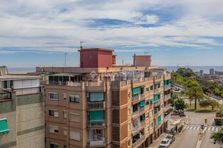 Etagenwohnung in Sistrells. Piso en venta en badalona