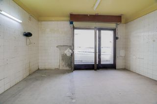 Business premise in Llefià. Local comercial en venta en badalona