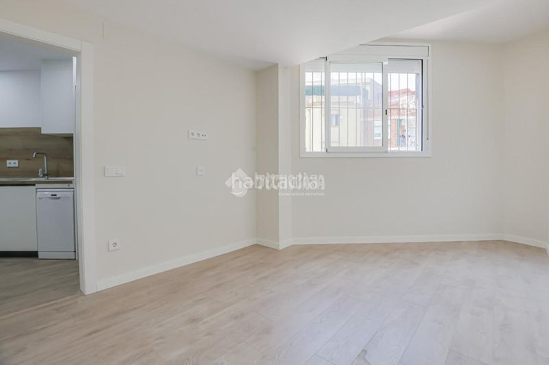 Foto b439cbfb-e0e5-4810-9190-39c19049f737. Pis a La Salut Badalona