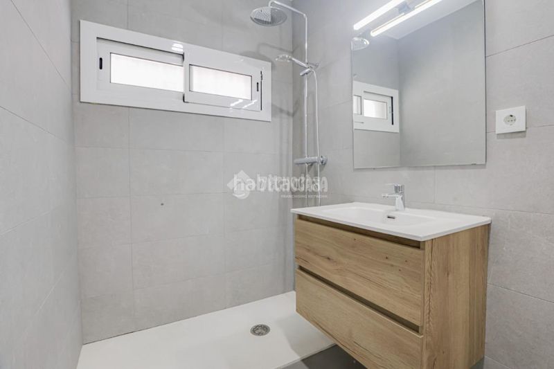 Foto cd04e13b-fb14-4e0d-8ad4-9c0a976d5026. Pis a La Salut Badalona