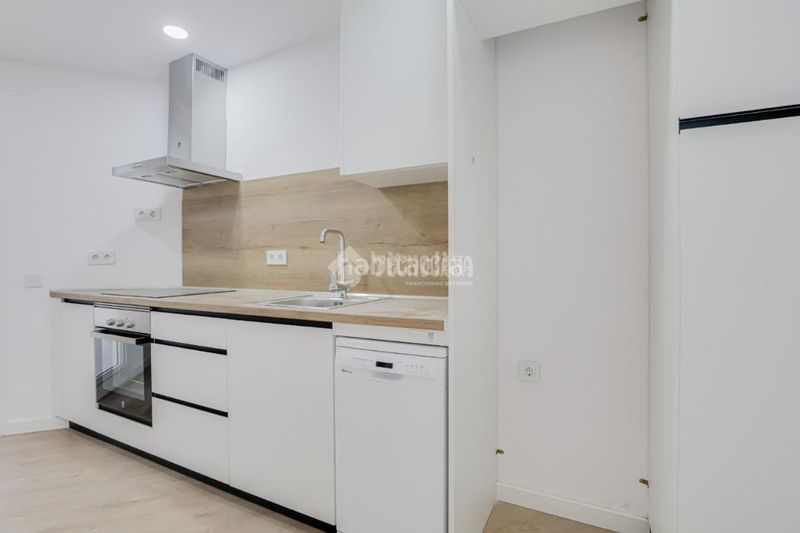 Foto e8045d87-f5ee-4975-83d9-7b64f29da977. Pis a La Salut Badalona
