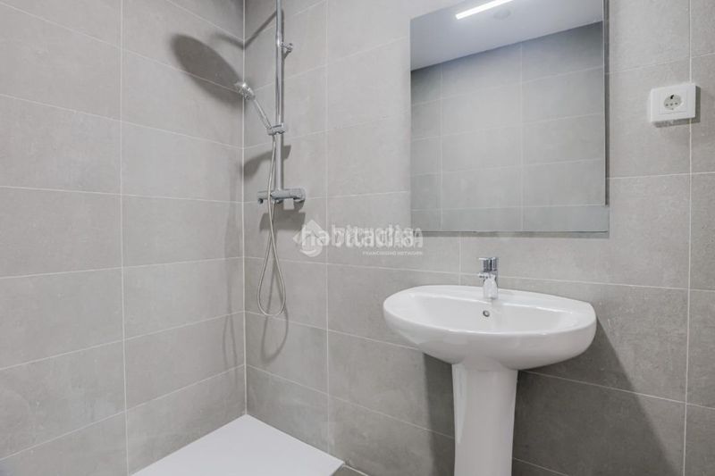 Foto ae6a09b7-c02d-4c79-bb34-d6c2218bd56b. Pis a La Salut Badalona