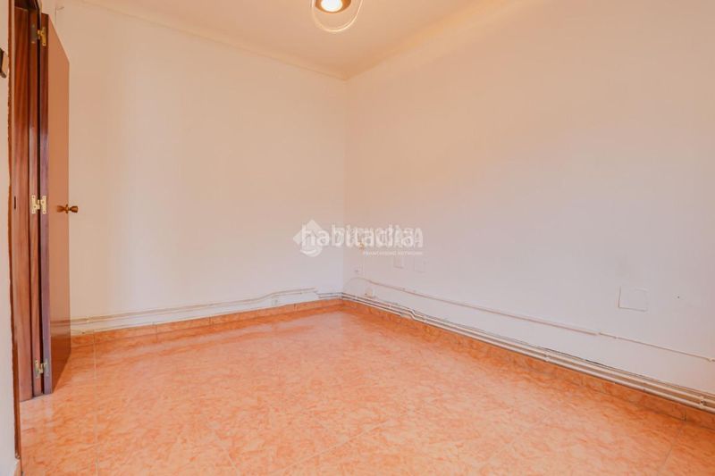 Foto ba222bc8-cbb4-49c7-9b98-8e0cdc875998. Pis a Llefià Badalona