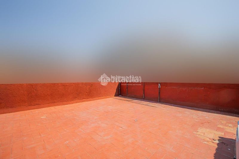 Foto aab64c5f-4e37-47b1-91f9-16bbe4430b42. Pis a La Salut Badalona