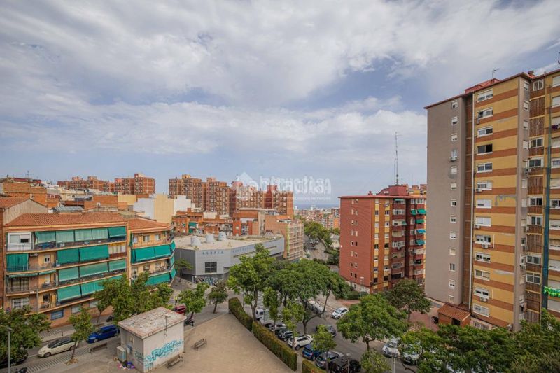 Foto ff96daa5-f58d-4aeb-9ade-be334e94c3a4. Pis a Llefià Badalona