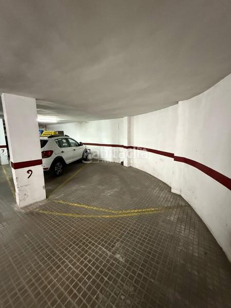 Foto f9086e27-347b-4c33-9137-8361c998b77c. Aparcament cotxe a Sistrells Badalona