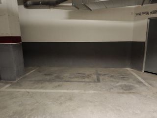 Miete Motorradparkplatz in Piera. Plaza de parking moto en piera
