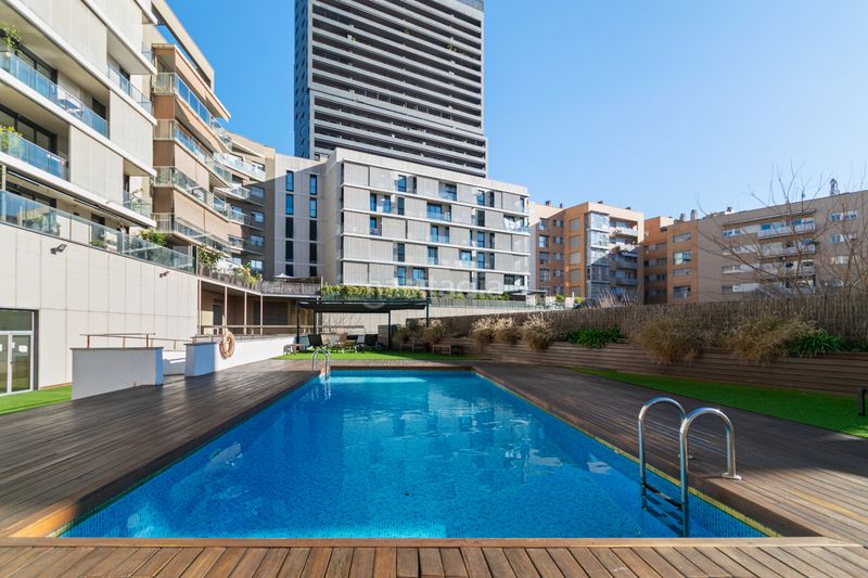 Foto bd9d6dc7-14b2-4012-bf2b-abc11bf2cc8f. Pis amb calefacció aparcament piscina a Poblenou Barcelona
