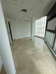 Rent Office space in Carrer lope de vega 51. Oficina  alquiler