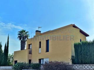 Casa a Sant Miquel de Fluvià. Proche l’escala – grande villa neuve divisée en 2 maisons