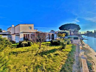 Casa a Tordera - Fluvià - Llobregat. Villa avec amarre 30m, grand terrain, piscine, garage