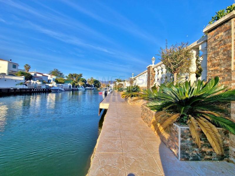 Foto 686db2f7-582c-43e3-b7c7-1150294aac0d. Maison avec parking piscine dans Tordera - Fluvià - Llobregat Empuriabrava